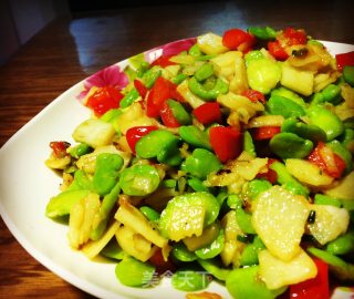 春天时令菜：蚕豆米炒马蹄的做法