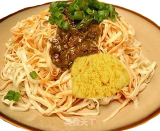 蛋黄凉面的做法