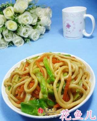 圆白菜素炒乌冬面的做法