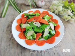 胡萝卜炒荷兰豆的做法