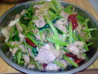 芹菜炒肉片的做法