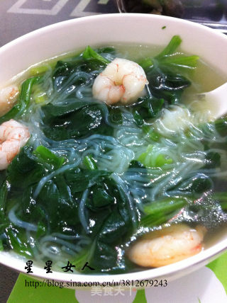 春季养肝碧绿汤—菠菜虾仁粉丝汤