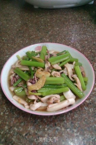 鱿鱼烧芹菜的做法