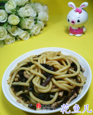 里脊肉海带炒乌冬面的做法