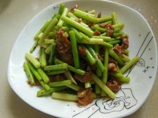 蒜苔炒肉的做法