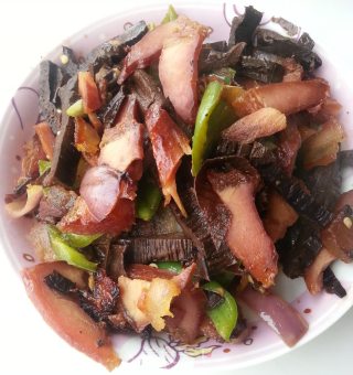 笋干炒腊肉的做法