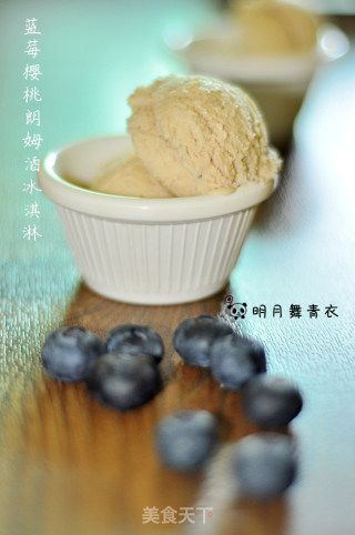 蓝樱桃朗姆酒冰淇淋