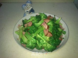 西兰花炒肉肠粒的做法