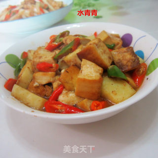 红薯丁烧豆腐的做法