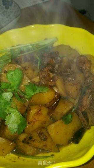 土豆烧排骨的做法