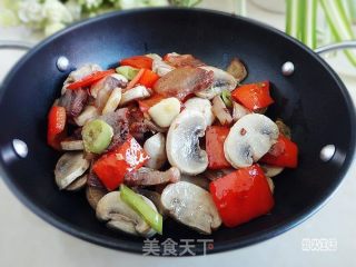 腊肉炒口蘑的做法