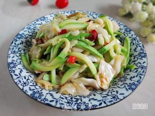 泡菜炒西葫芦的做法
