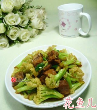 排骨炒花菜的做法