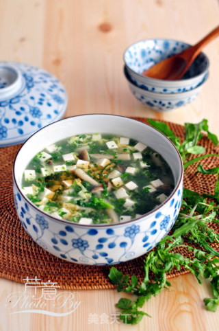 荠菜蟹菇豆腐羹的做法