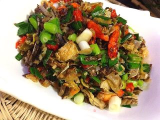 家的味道:蒜苗干菜末的做法