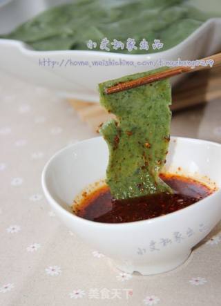蒜蘸菠菜面的做法