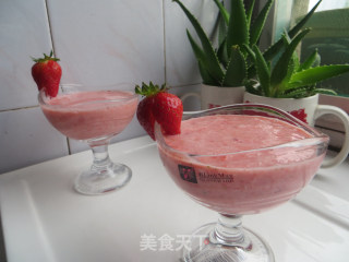 【草莓蜂蜜奶昔】的做法