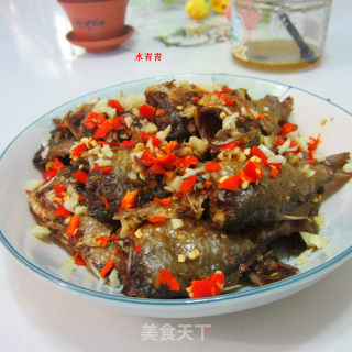 剁椒蒜米鲫鱼的做法