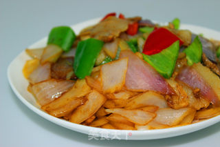 洋葱炒五花肉的做法