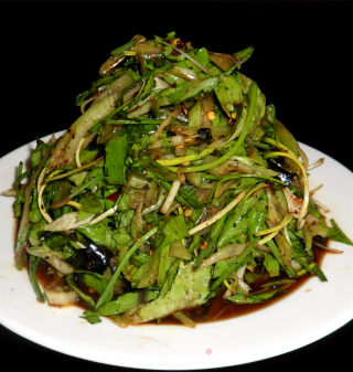 糊辣壳野葱拌莴笋的做法