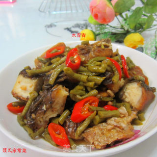 酸豆角炒腊鱼的做法