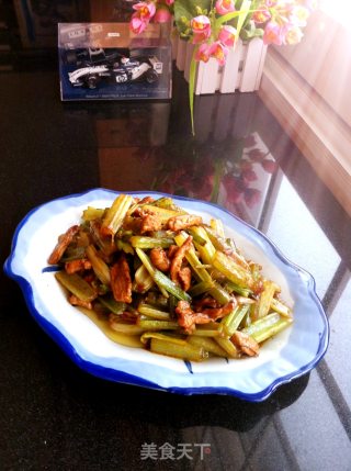 肉丝炒芹菜的做法