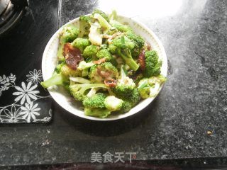 西兰花炒腊肠的做法