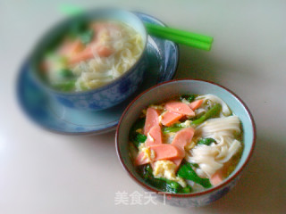 火腿肠鸡蛋面的做法