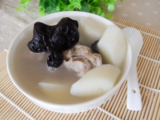 山药木耳骨汤的做法