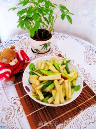 蚝油茭白炒芦笋的做法