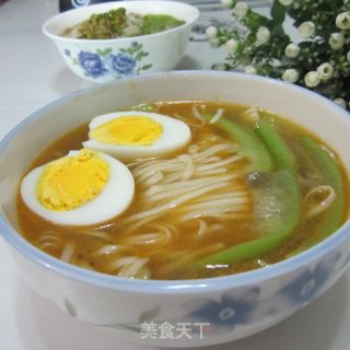 丝瓜鸡蛋面的做法