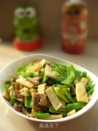 辣椒肉丝炒饼的做法