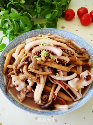 茶树菇炒鱿鱼的做法