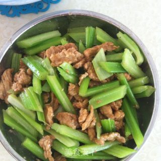 西芹炒肉片的做法