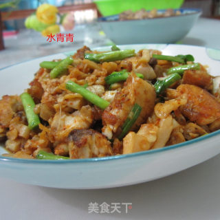 干萝卜丁煮鱼的做法