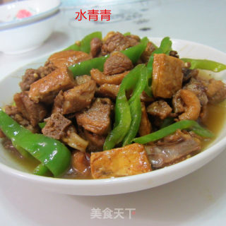 青椒卤豆腐干炒鸭的做法