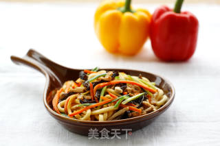 黑椒肉丝炒土豆粉的做法