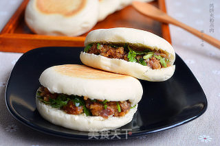 烤饼夹粉蒸肉的做法