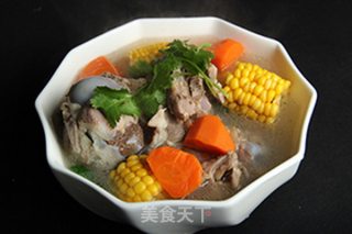 玉米茼骨红萝卜汤的做法