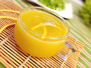 夏日排毒必备饮品---香橙柠檬苦瓜汁的做法