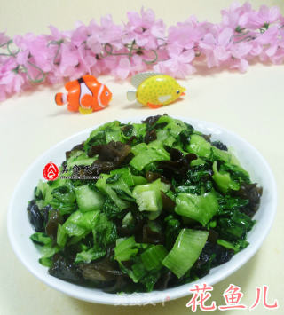 手捏菜炒黑木耳的做法