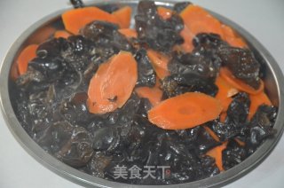 木耳胡萝卜炒瘦肉的做法