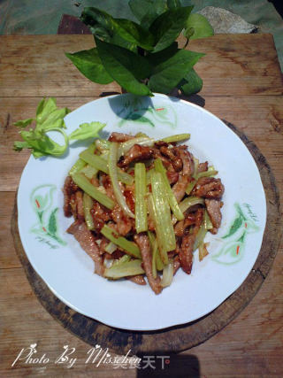 西芹炒肉的做法