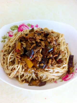茄子炸酱面的做法