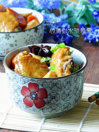 杏鲍菇黄焖鸡翅的做法
