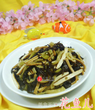 榨菜黑木耳炒香干的做法