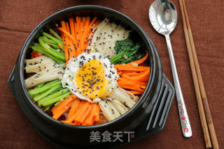 【辣白菜五花肉】石锅拌饭的做法