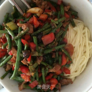 一个人得鸡蛋豆角肉丝面的做法