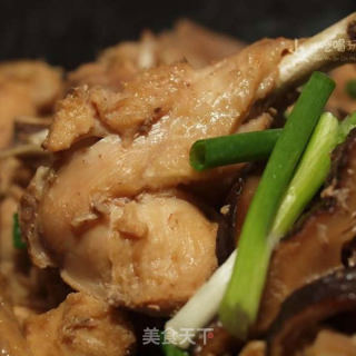 香菇焖鸡：将食材的美味发挥得淋漓尽致的做法