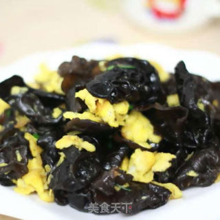 色香味美的黑木耳炒鸡蛋的做法